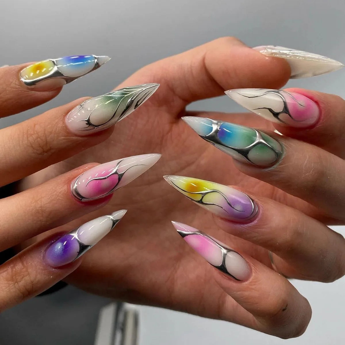 Faux ongles press-on noirs design artistique – Motifs graphiques, effet 3D, style audacieux
