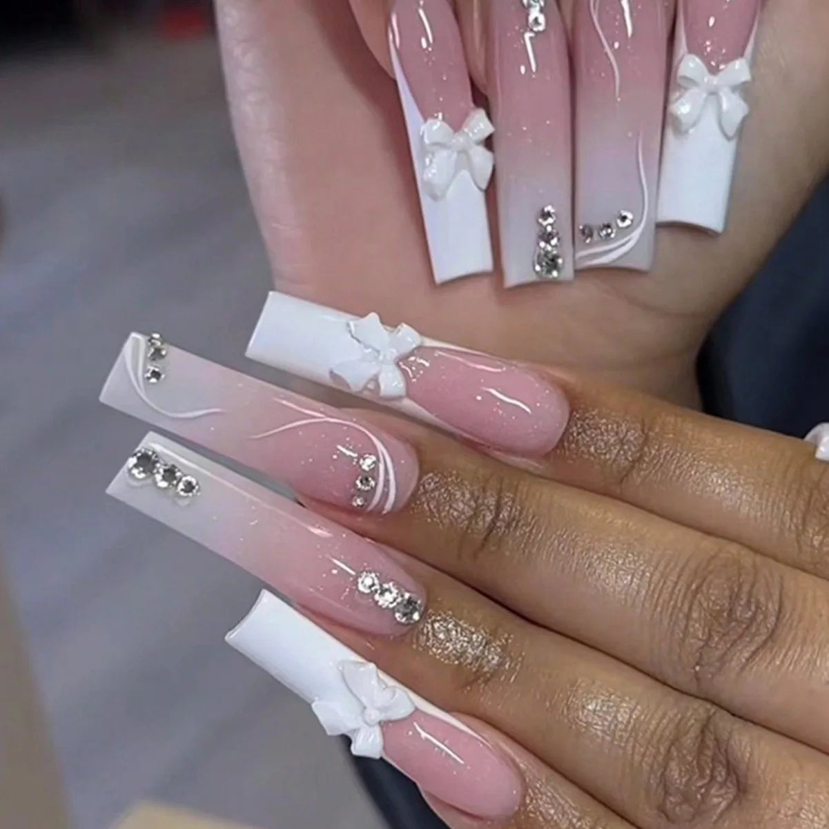 Faux ongles press-on design fantaisie – Effet French, motifs 3D, plusieurs styles