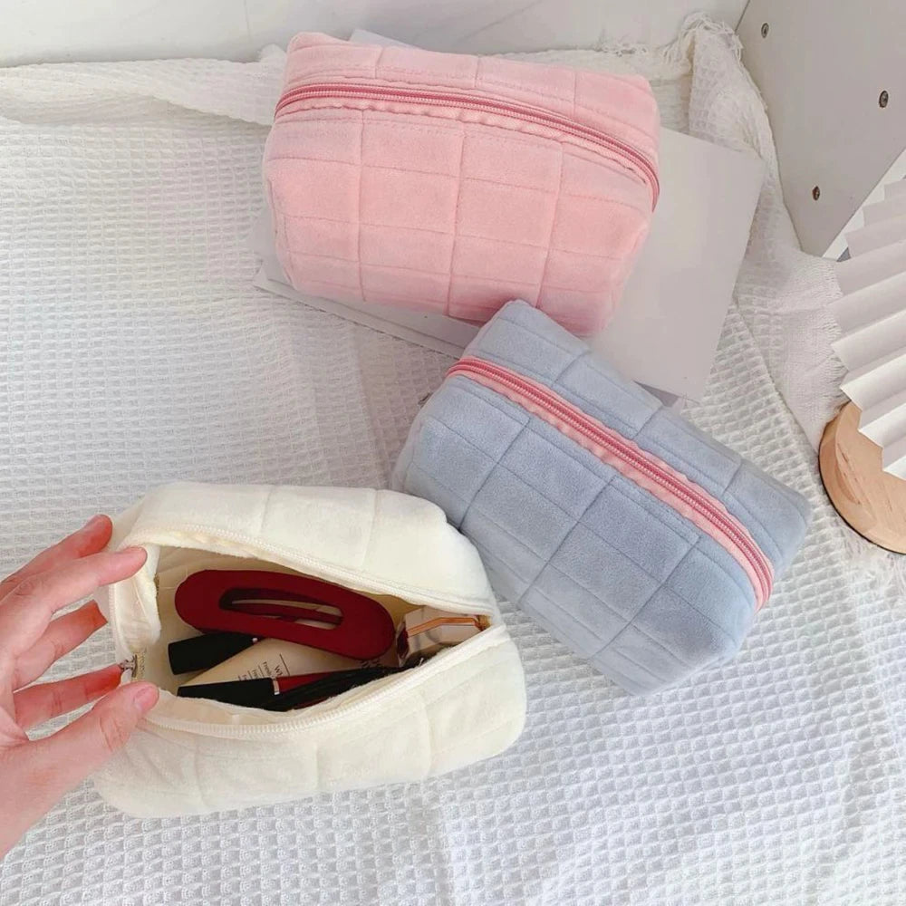Trousse de maquillage douce et compacte – Pochette cosmétique en tissu peluche, idéale voyage