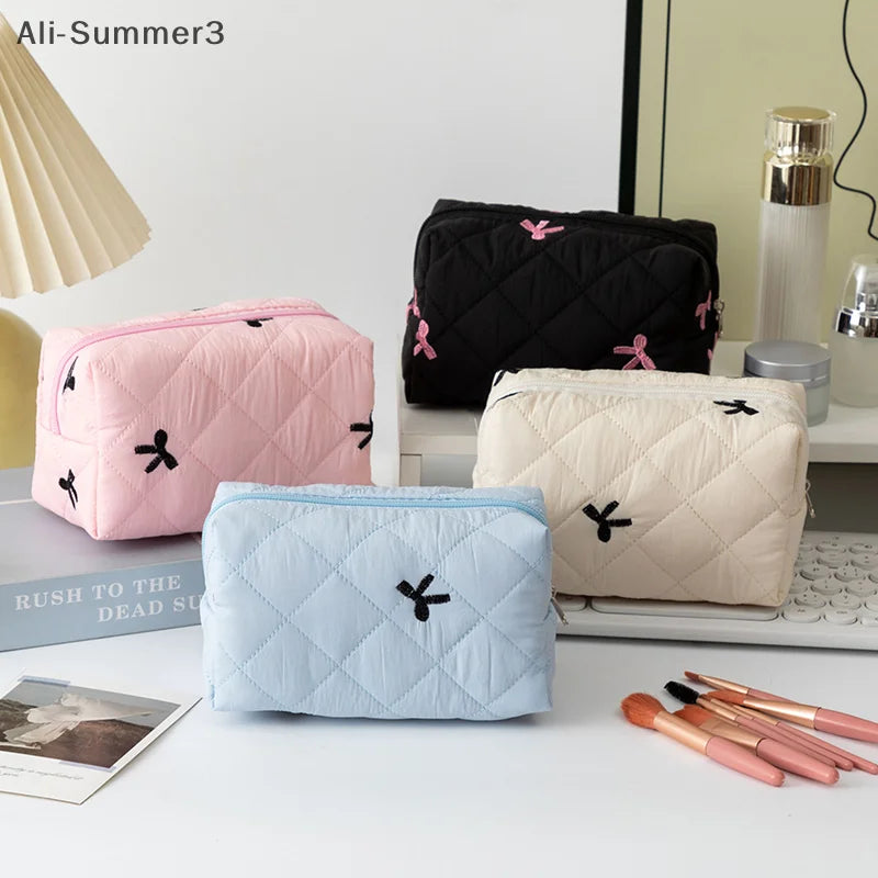 Trousse maquillage matelassée à nœud – Organiseur esthétique & voyage