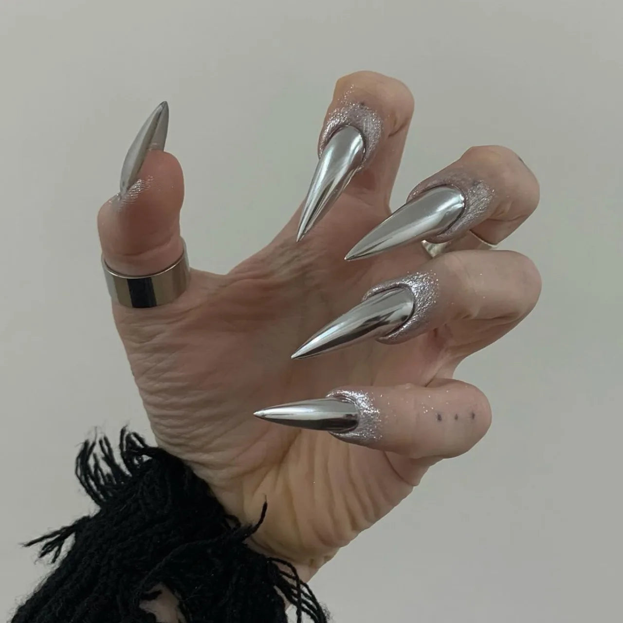 Faux ongles press-on noirs design artistique – Motifs graphiques, effet 3D, style audacieux