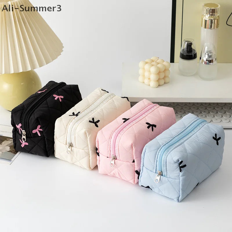 Trousse maquillage matelassée à nœud – Organiseur esthétique & voyage