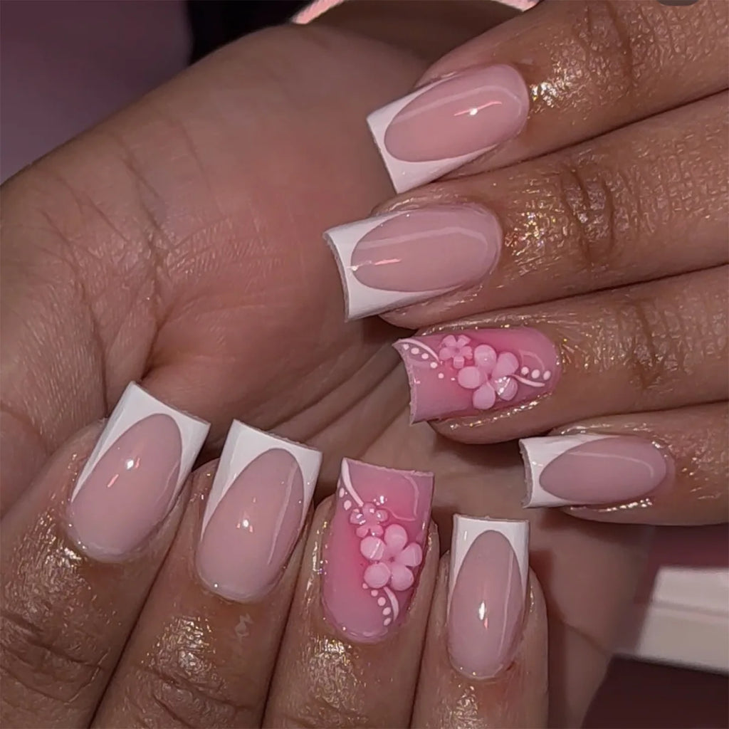Faux ongles press-on rose effet French – Motif fleurs, plusieurs coloris