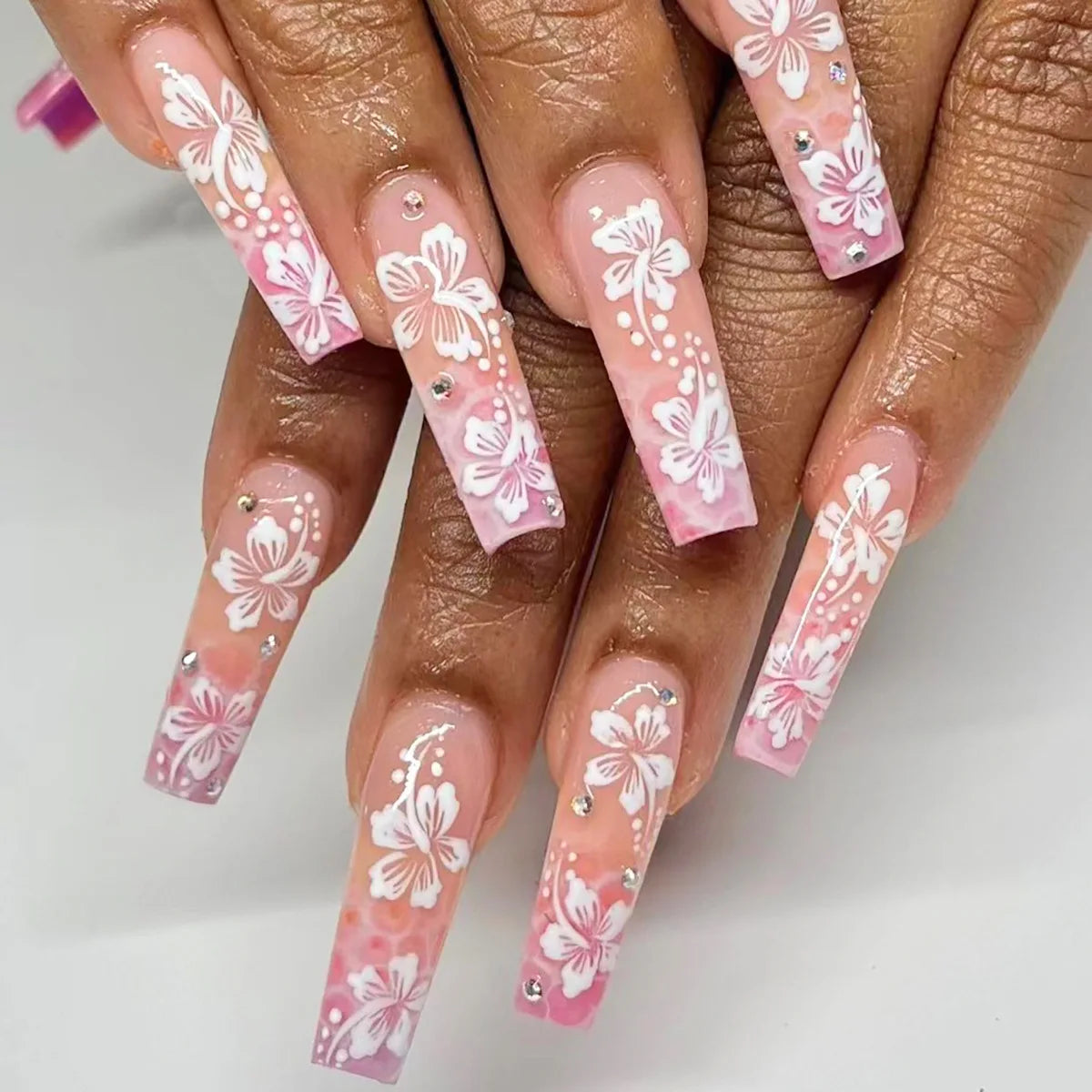 Faux ongles press-on design fantaisie – Effet French, motifs 3D, plusieurs styles