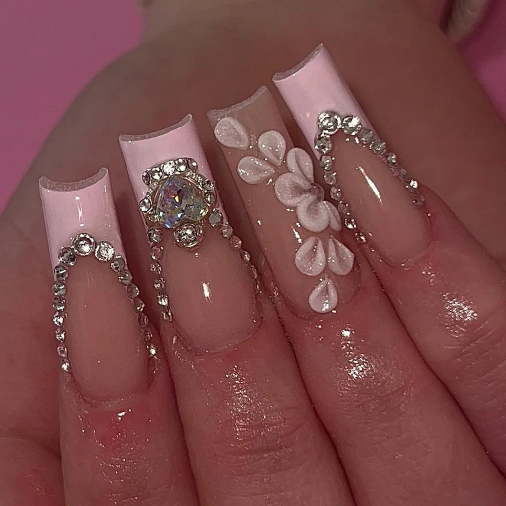 Faux ongles press-on rose effet French – Motif fleurs, plusieurs coloris