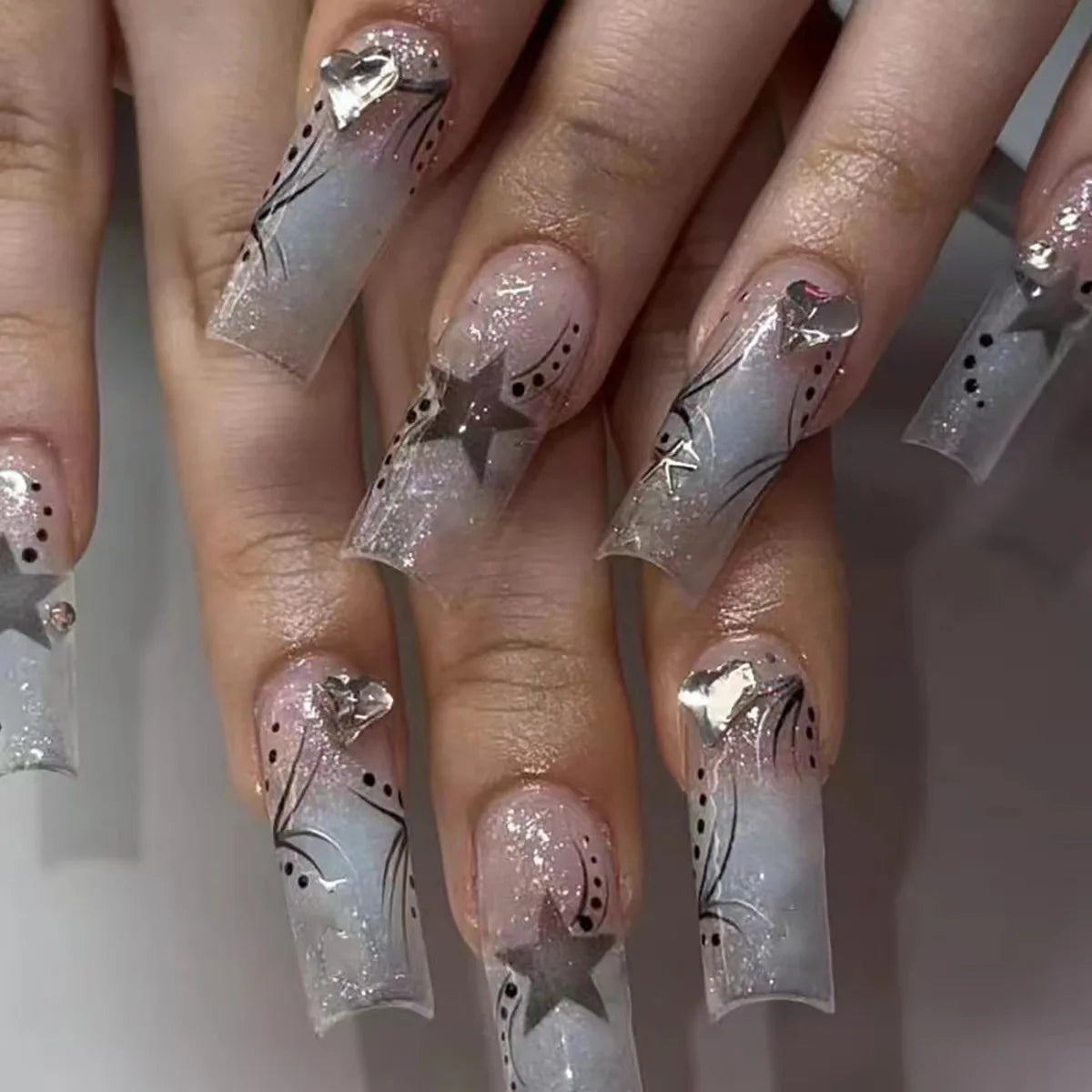 Faux ongles press-on design fantaisie – Effet French, motifs 3D, plusieurs styles