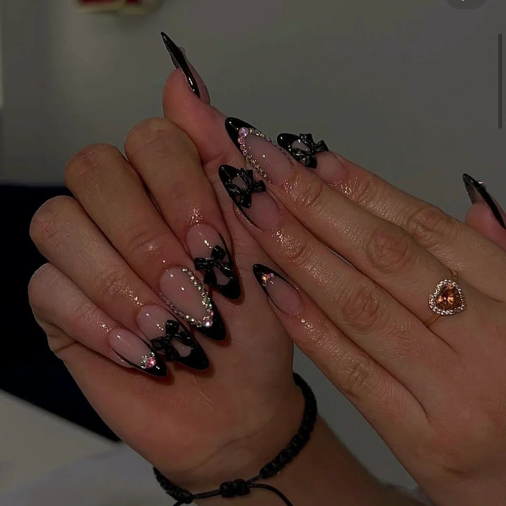 Faux ongles press-on décorés – Strass, nœuds & designs argentés – 24 pièces