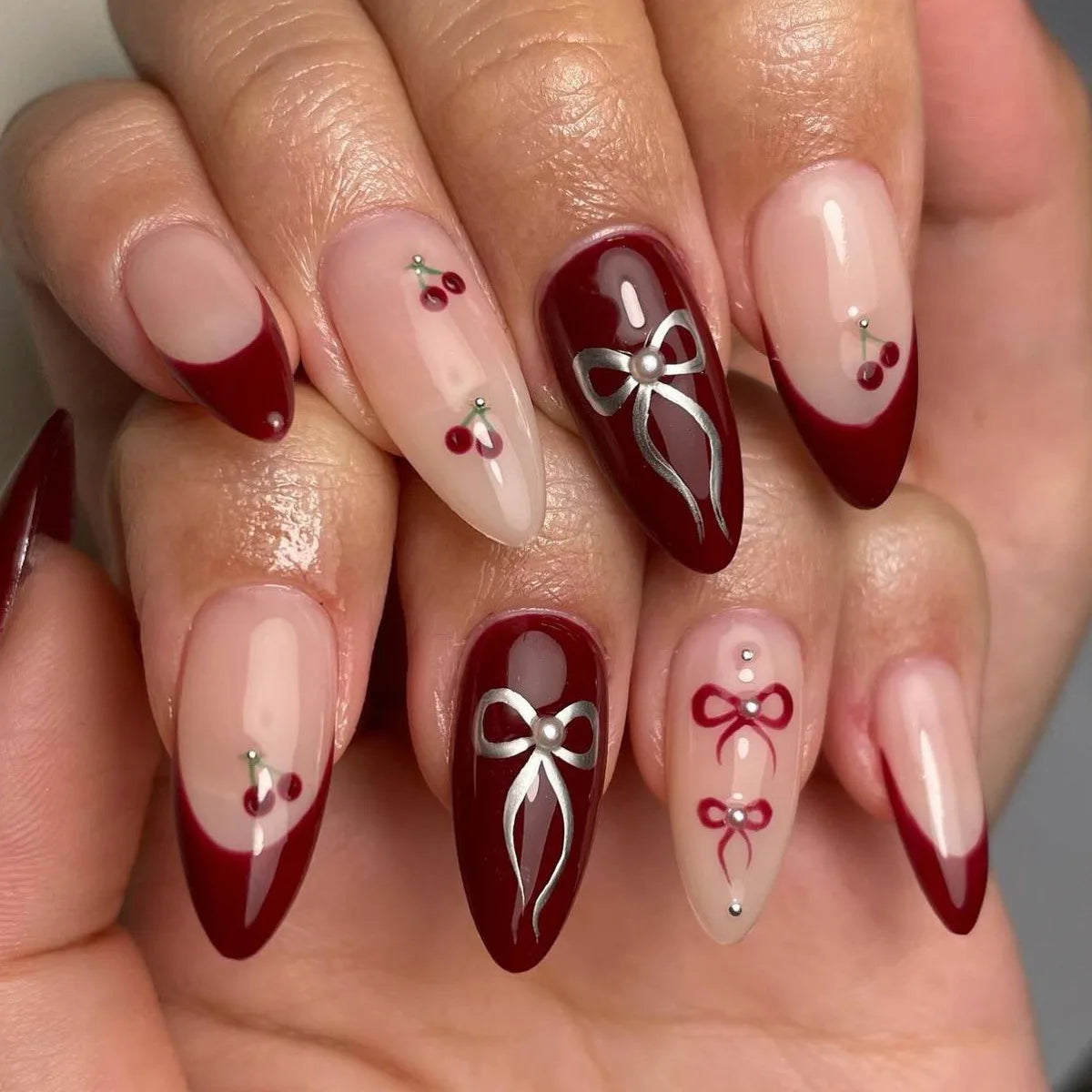Faux ongles press-on noirs design artistique – Motifs graphiques, effet 3D, style audacieux