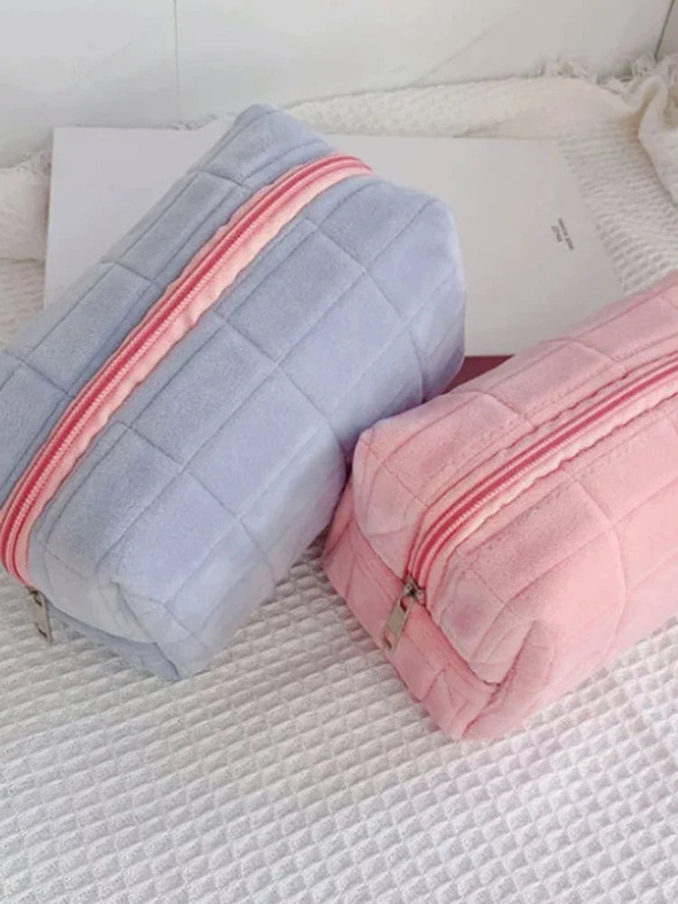 Trousse de maquillage douce et compacte – Pochette cosmétique en tissu peluche, idéale voyage