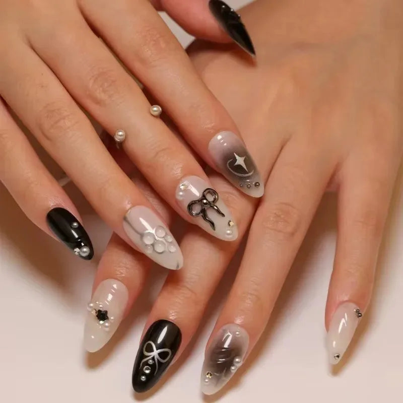 Faux ongles press-on décorés – Strass, nœuds & designs argentés – 24 pièces