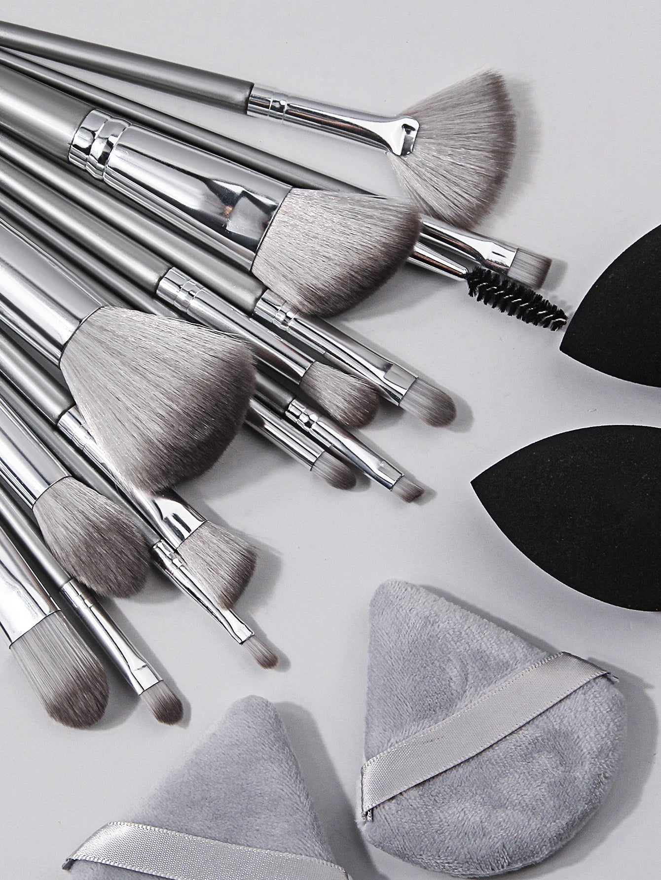 Set de pinceaux maquillage professionnel 14 pièces + éponges – Application précise & finition naturelle