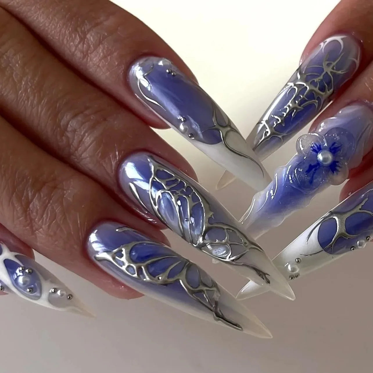 Faux ongles press-on noirs design artistique – Motifs graphiques, effet 3D, style audacieux