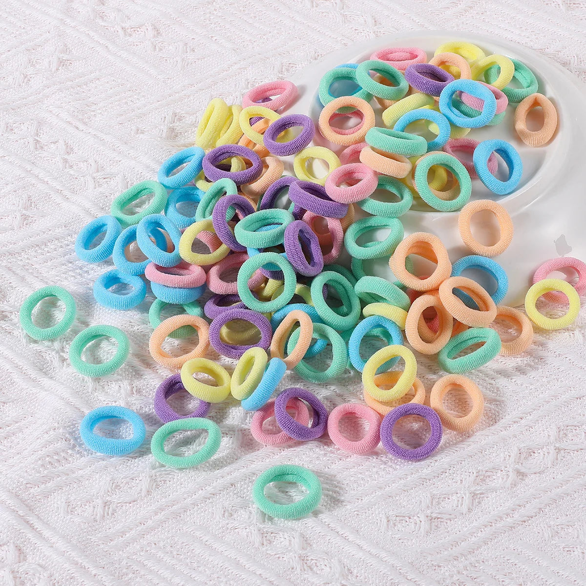 Élastiques cheveux colorés – Lot de 100 mini chouchous nylon – Attaches cheveux sans métal pour filles et enfants