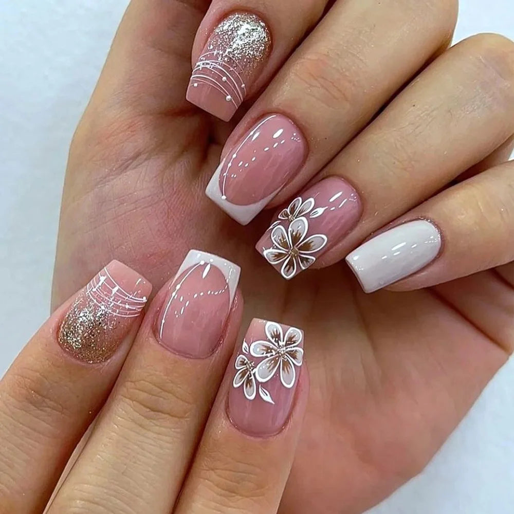 Faux ongles press-on rose effet French – Motif fleurs, plusieurs coloris