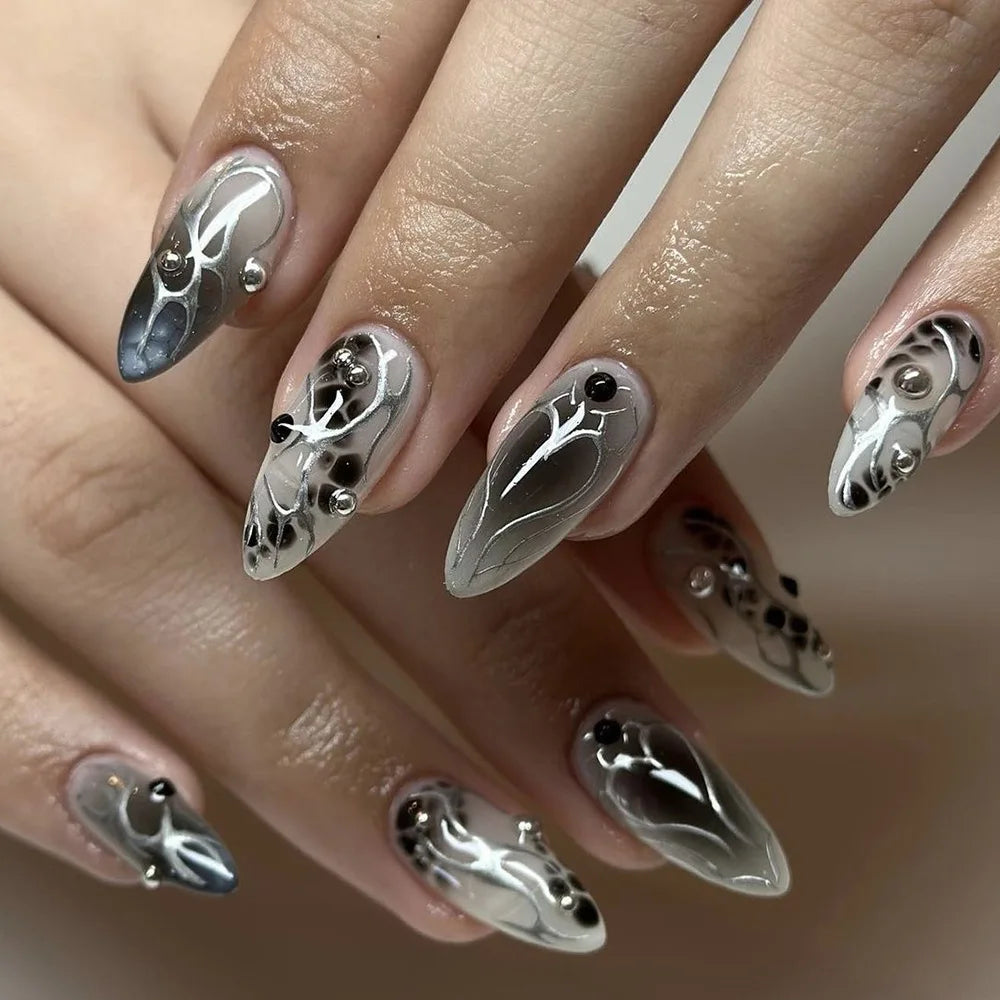Faux ongles press-on décorés – Strass, nœuds & designs argentés – 24 pièces