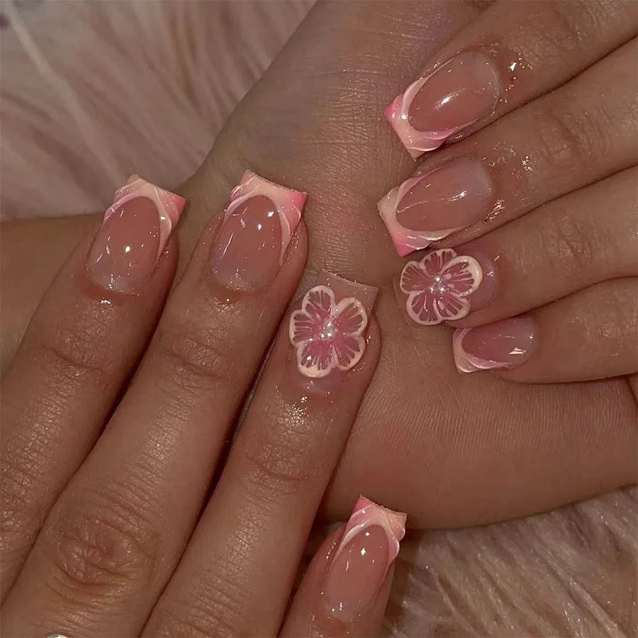 Faux ongles press-on rose effet French – Motif fleurs, plusieurs coloris