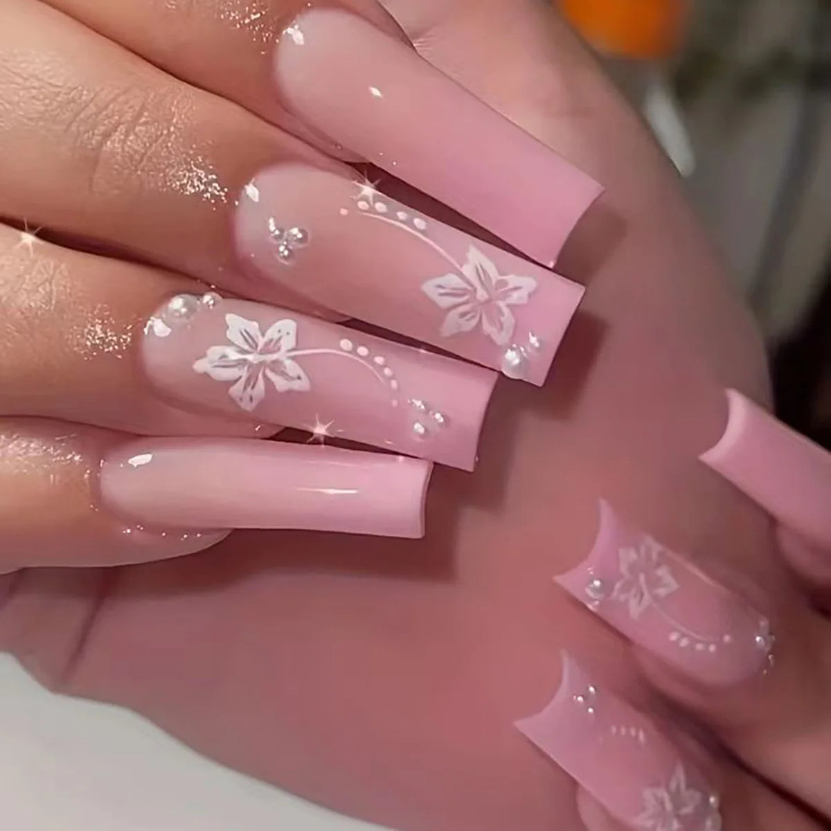 Faux ongles press-on design fantaisie – Effet French, motifs 3D, plusieurs styles