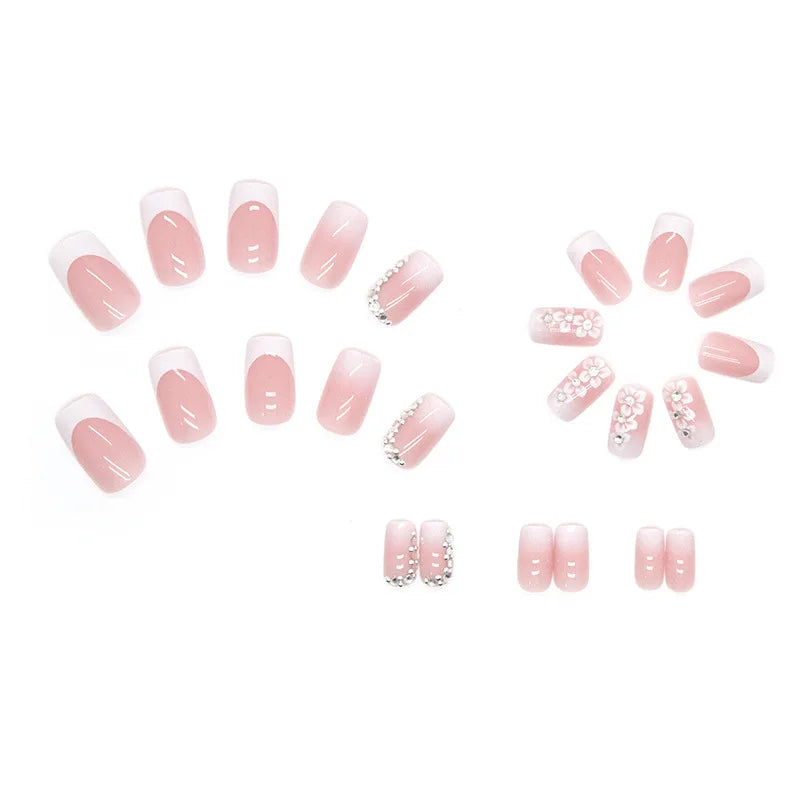 Faux ongles press-on French courts – Design floral élégant avec effet naturel