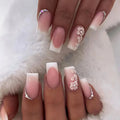 Faux ongles press-on French courts – Design floral élégant avec effet naturel