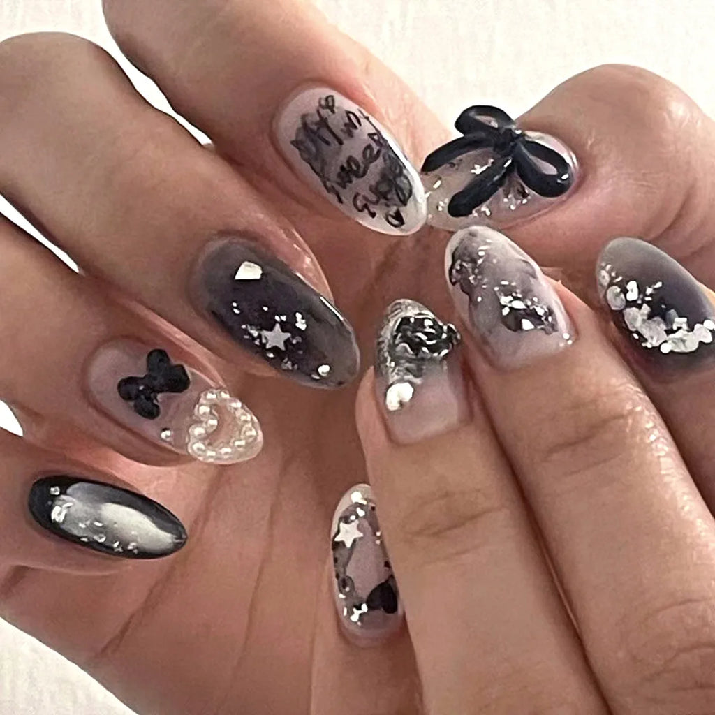 Faux ongles press-on décorés – Strass, nœuds & designs argentés – 24 pièces