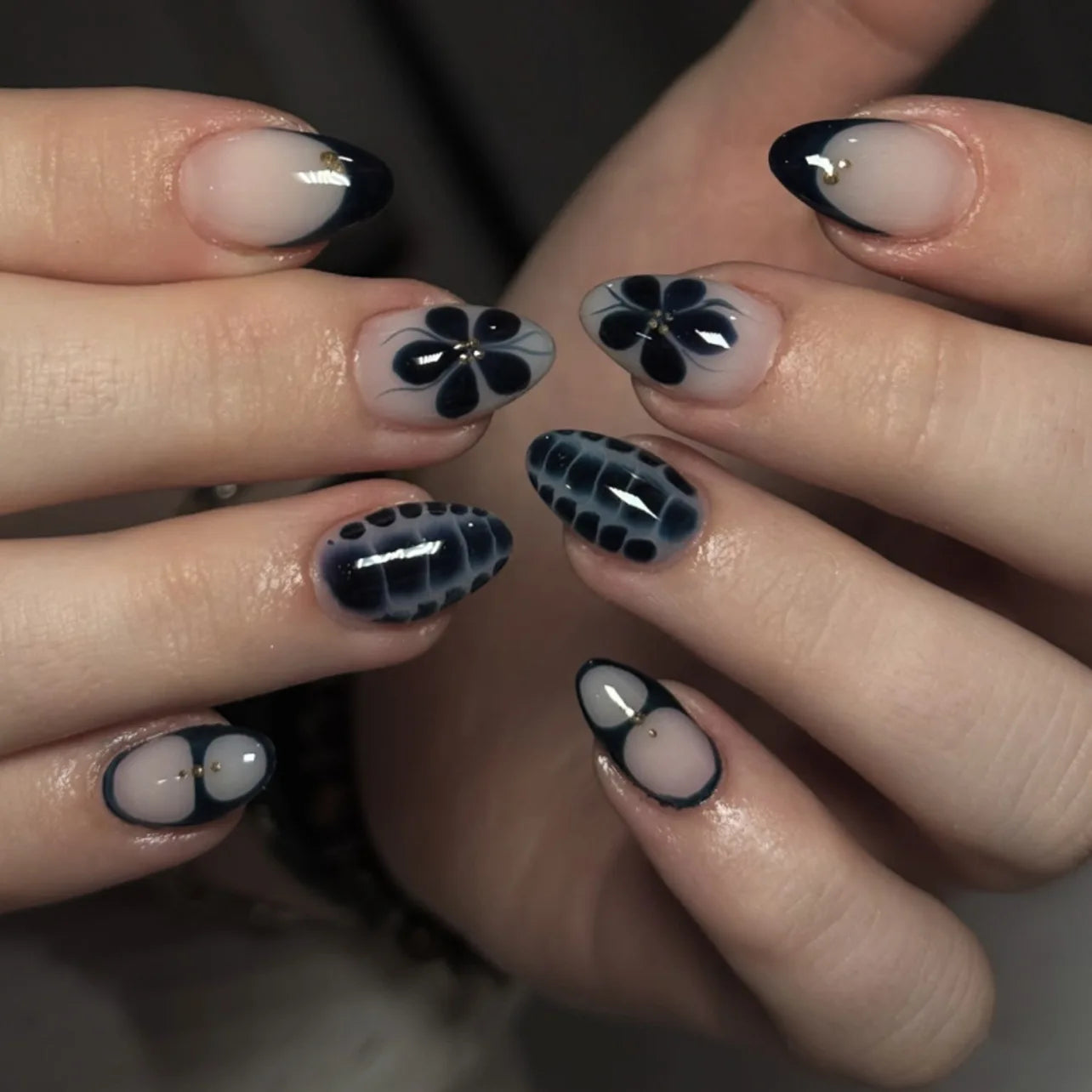 Faux ongles press-on décorés – Strass, nœuds & designs argentés – 24 pièces