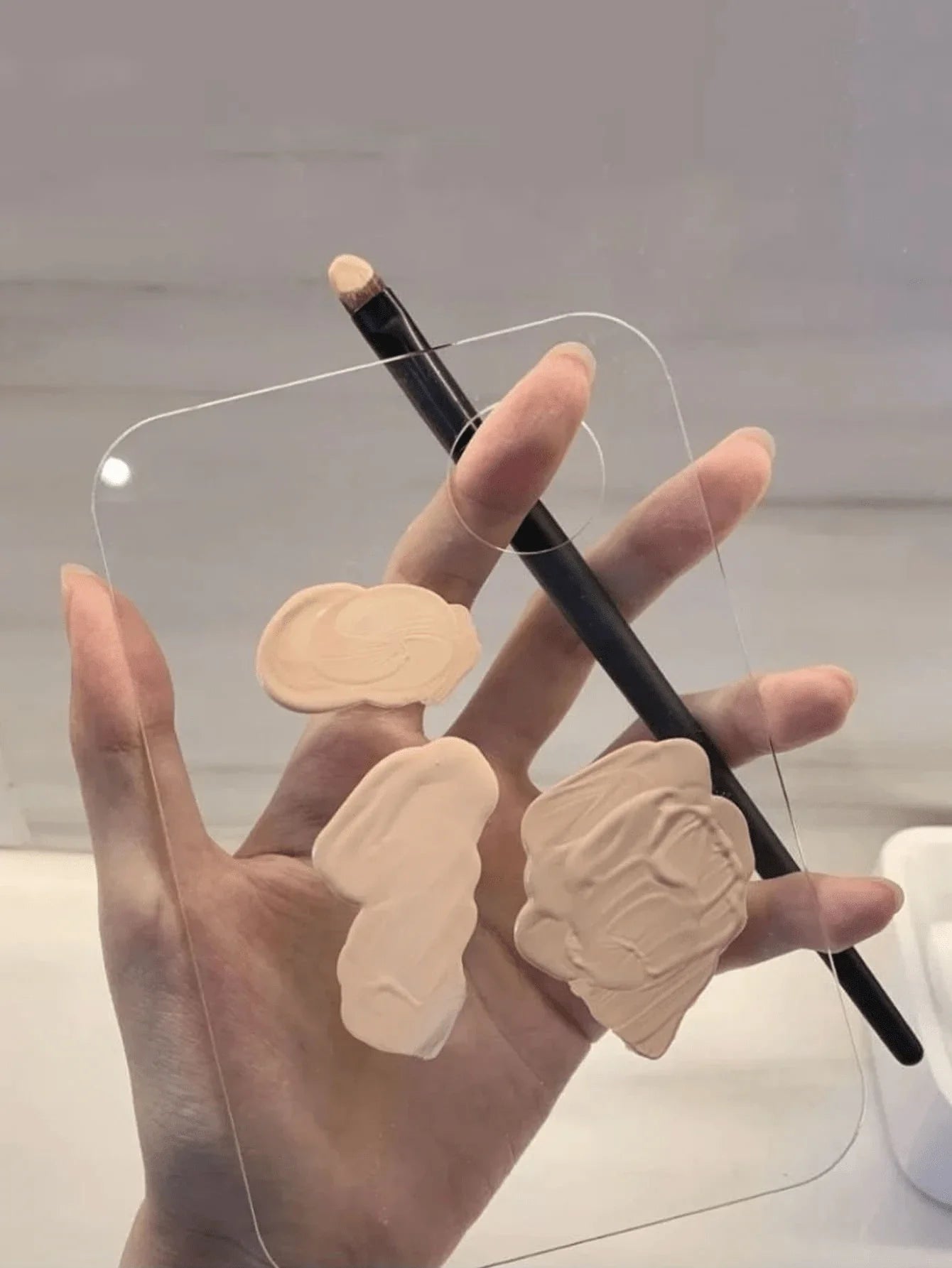 Palette de mélange maquillage en acrylique avec spatule – Fond de teint, fards & pigments