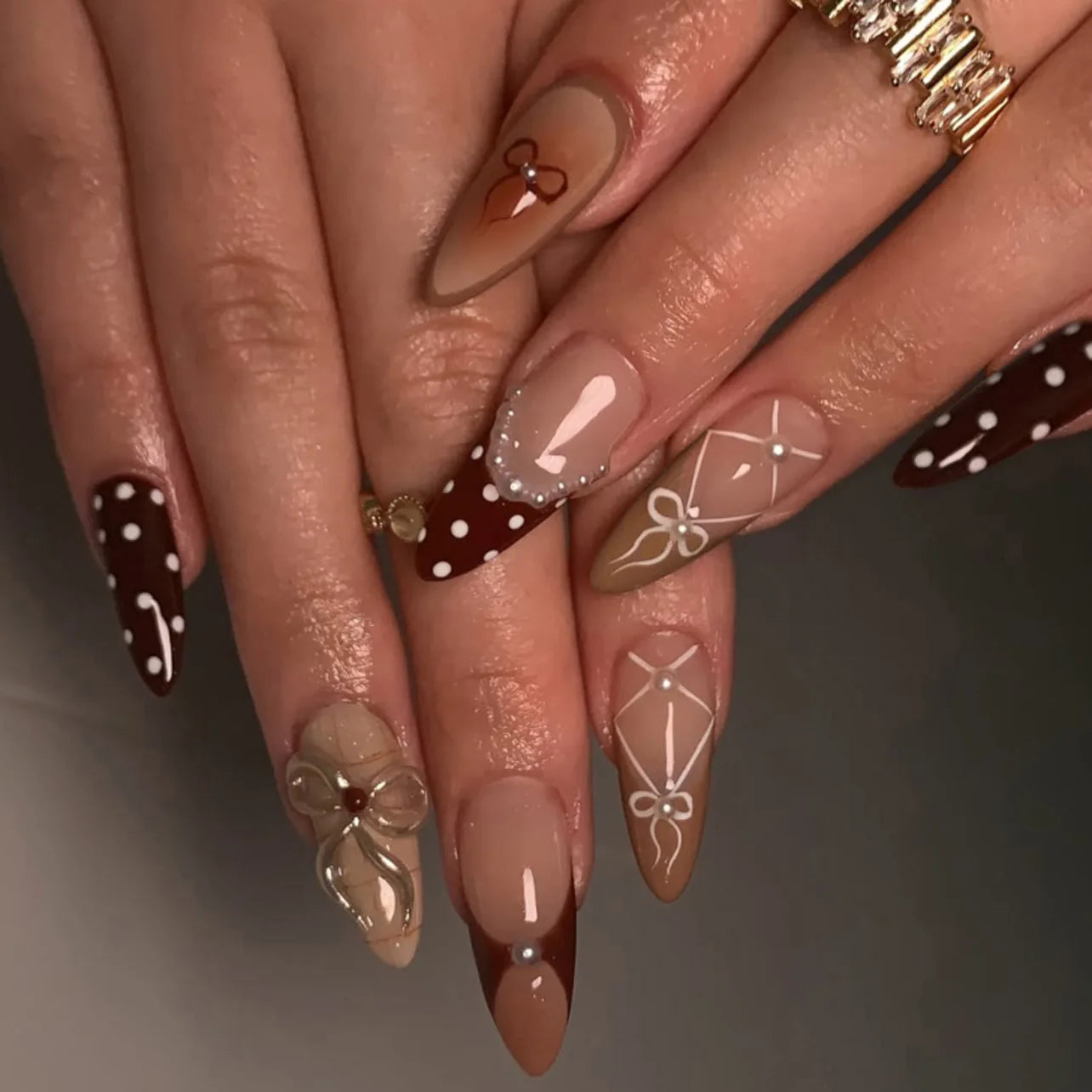 Faux ongles press-on décorés – Strass, nœuds & designs argentés – 24 pièces