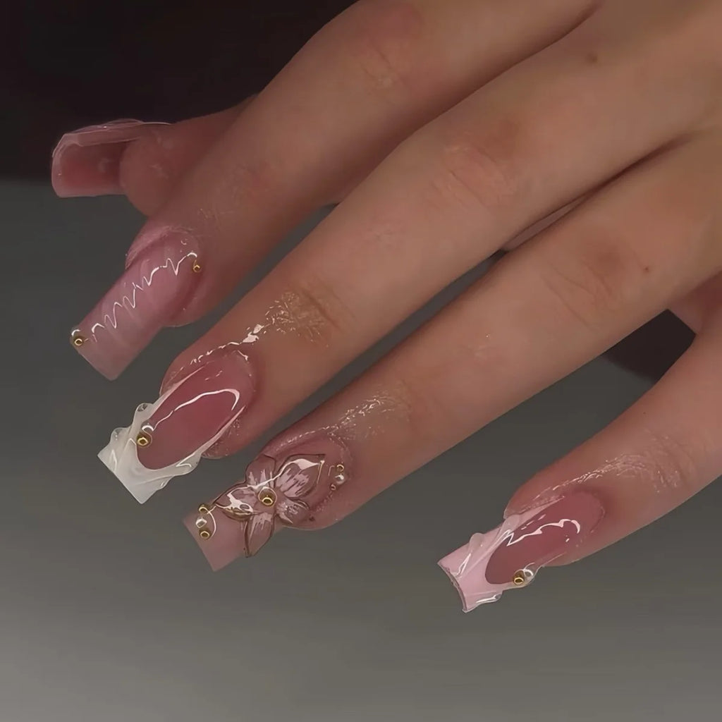 Faux ongles press-on rose effet French – Motif fleurs, plusieurs coloris