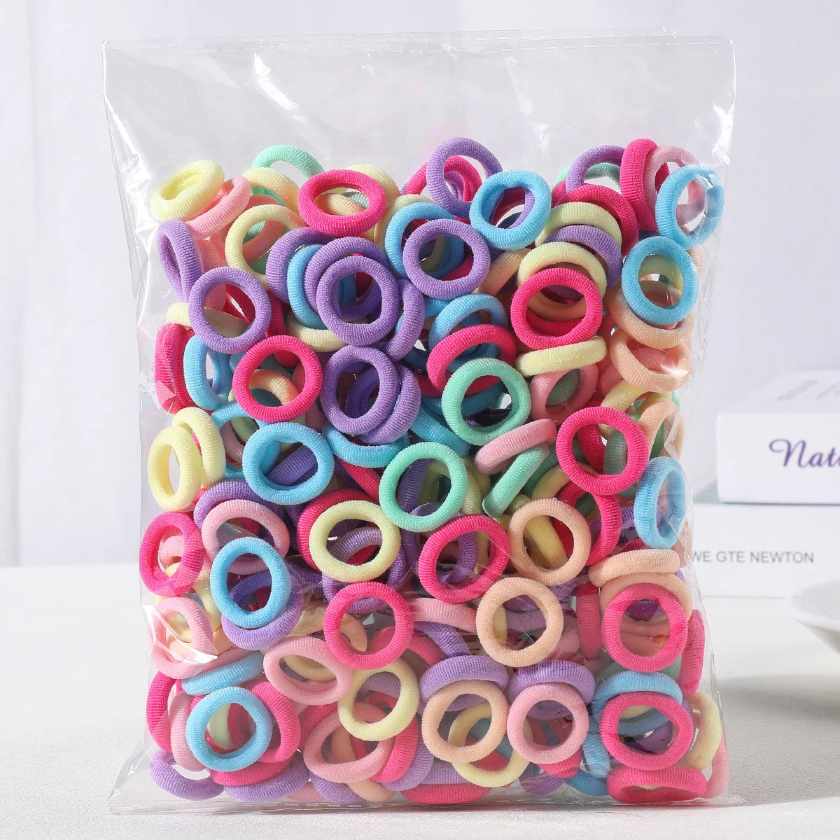 Élastiques cheveux colorés – Lot de 100 mini chouchous nylon – Attaches cheveux sans métal pour filles et enfants