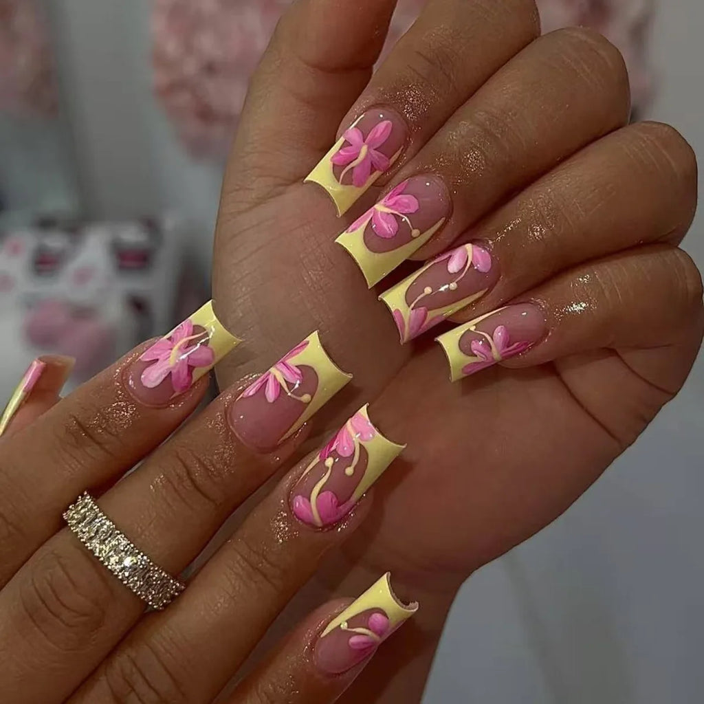 Faux ongles press-on rose effet French – Motif fleurs, plusieurs coloris