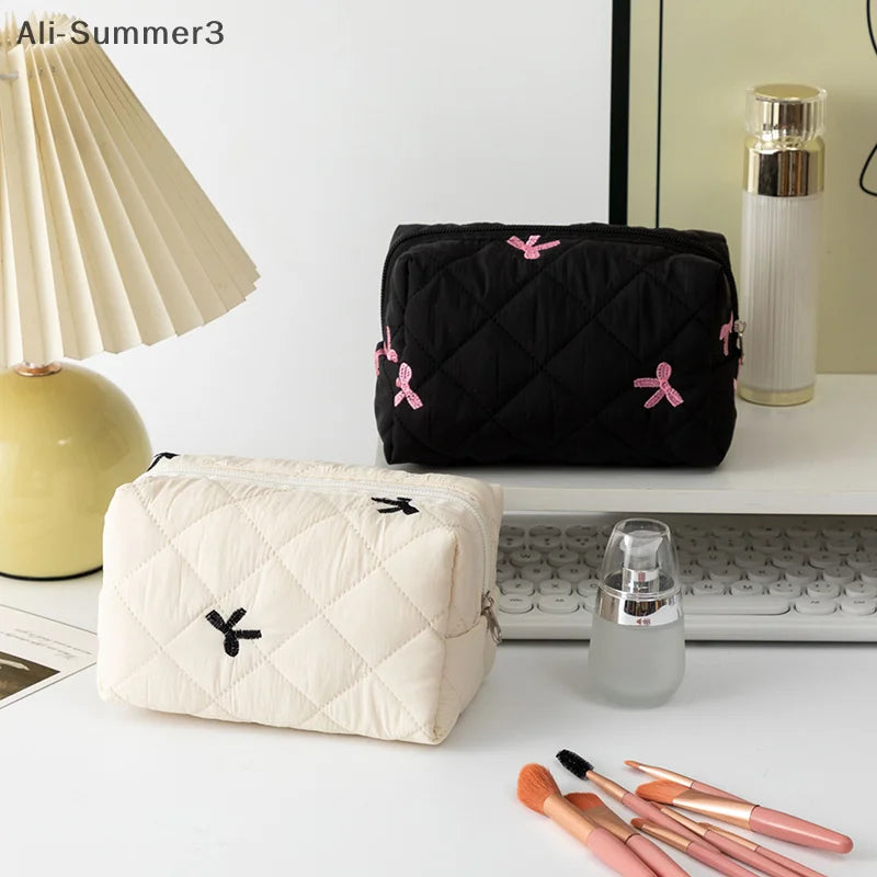 Trousse maquillage matelassée à nœud – Organiseur esthétique & voyage