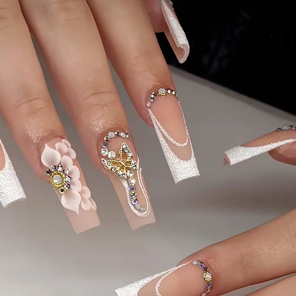 Faux ongles press-on design fantaisie – Effet French, motifs 3D, plusieurs styles