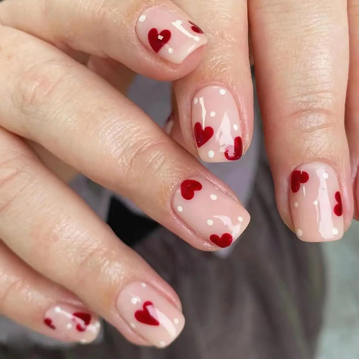Faux ongles press-on amande décor cœur – Blanc & coloris variés – 24 pièces