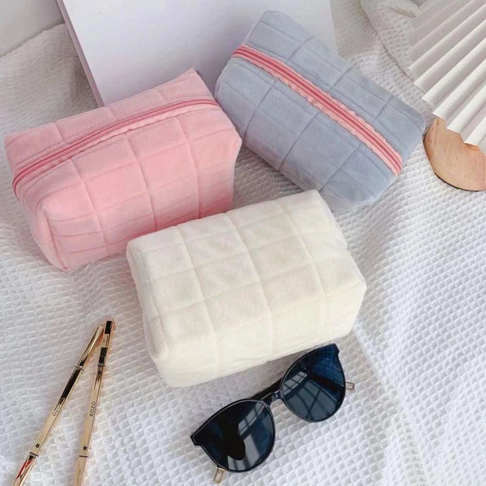 Trousse de maquillage douce et compacte – Pochette cosmétique en tissu peluche, idéale voyage