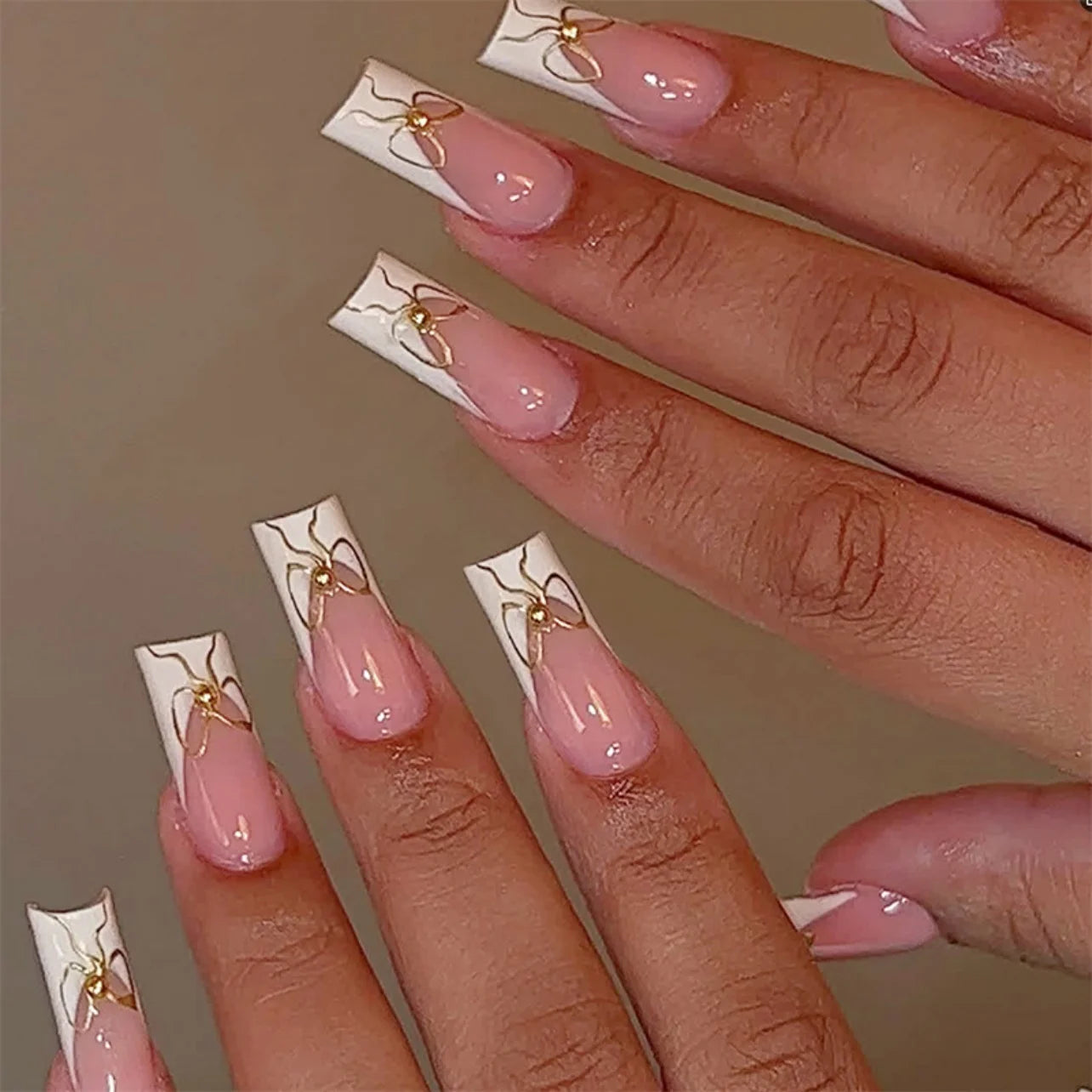 Faux ongles press-on rose effet French – Motif fleurs, plusieurs coloris