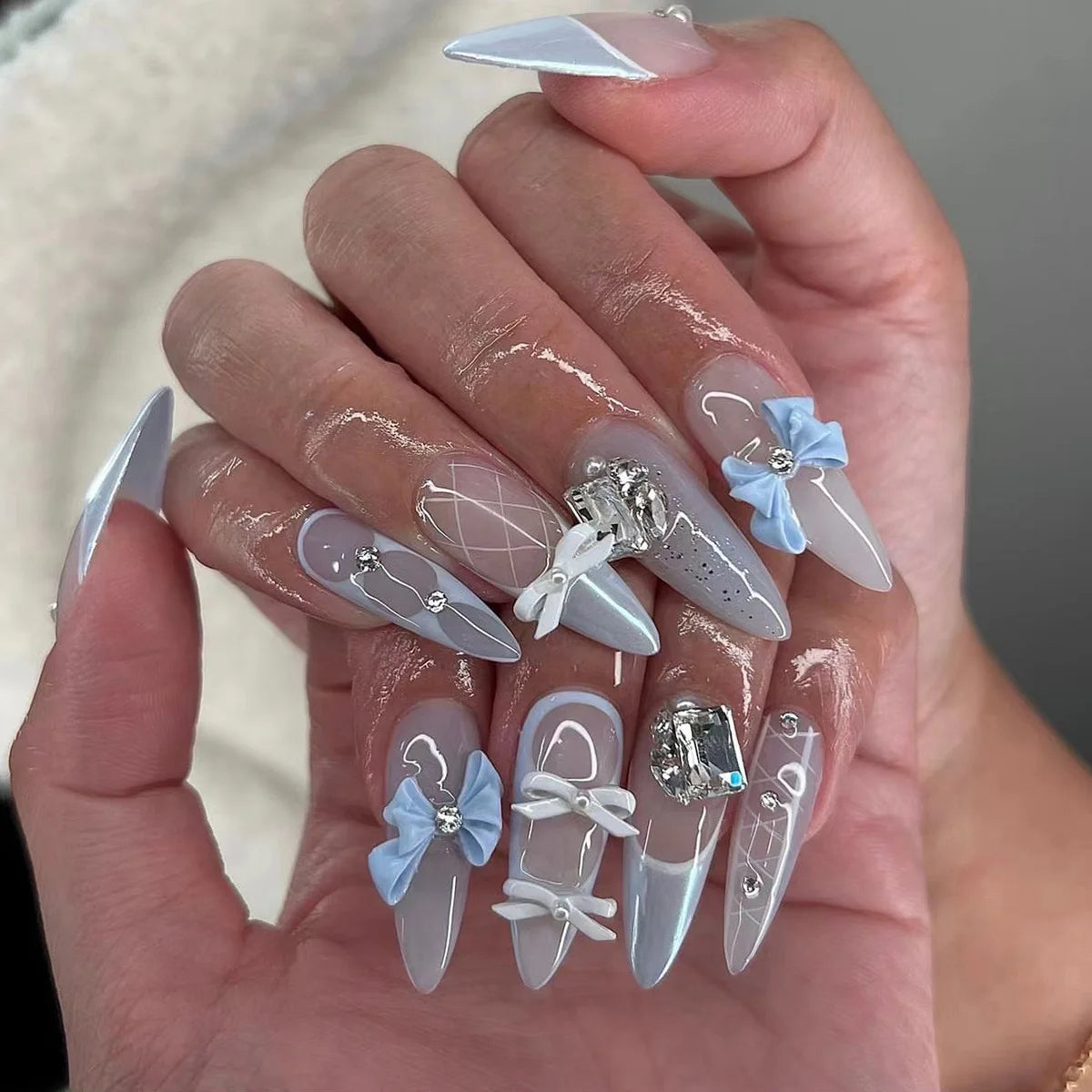 Faux ongles press-on noirs design artistique – Motifs graphiques, effet 3D, style audacieux