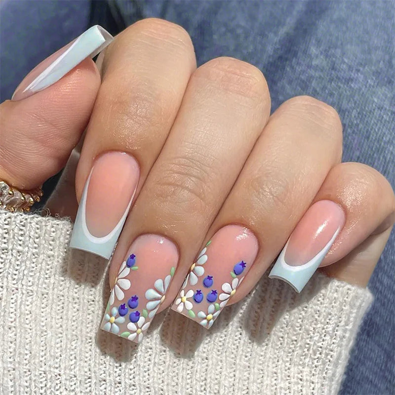Faux ongles press-on rose effet French – Motif fleurs, plusieurs coloris