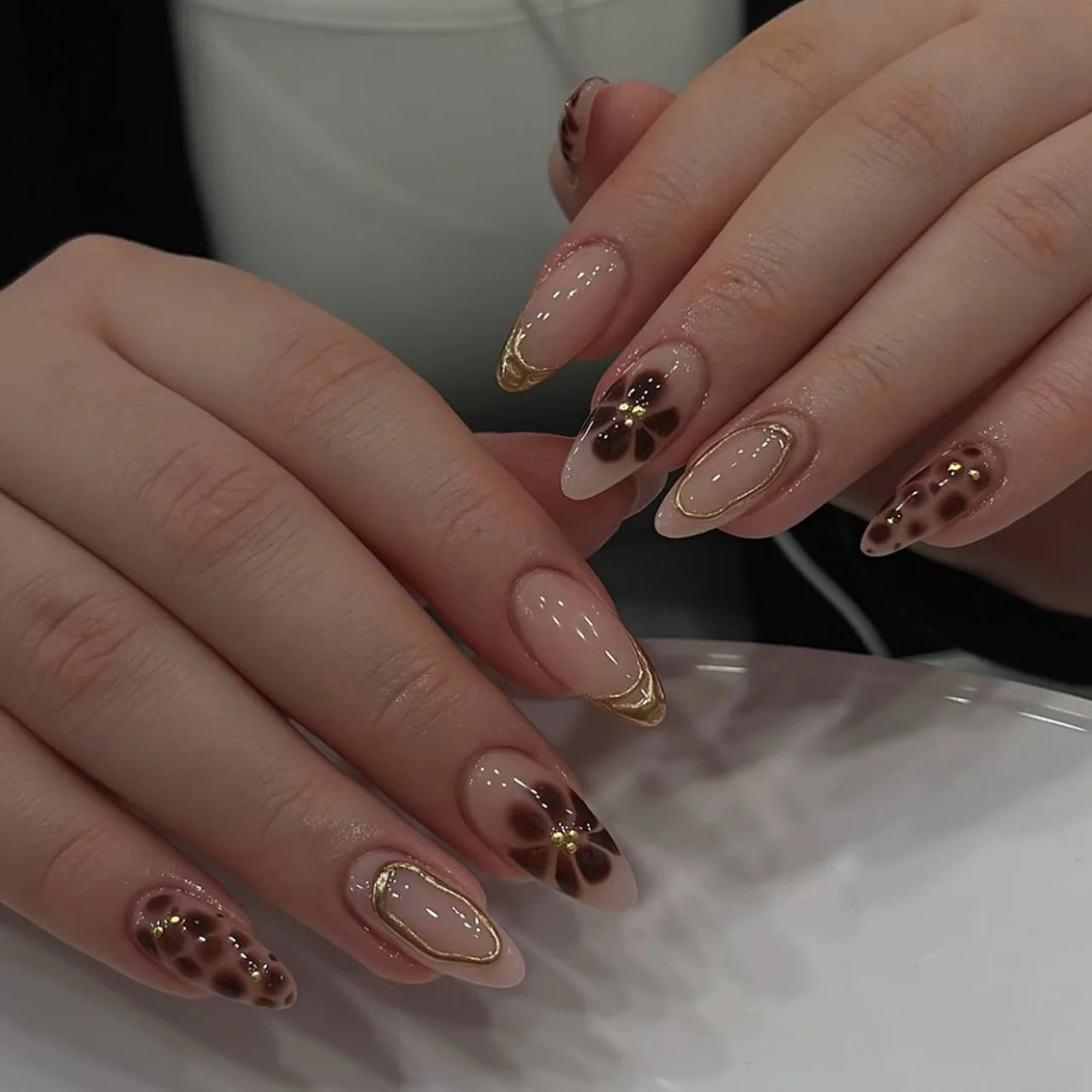 Faux ongles press-on décorés – Strass, nœuds & designs argentés – 24 pièces