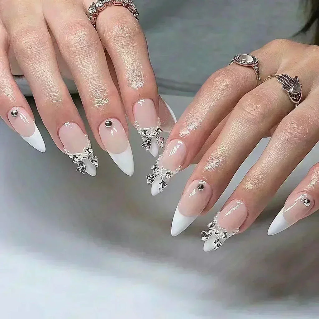 Faux ongles press-on décorés – Strass, nœuds & designs argentés – 24 pièces
