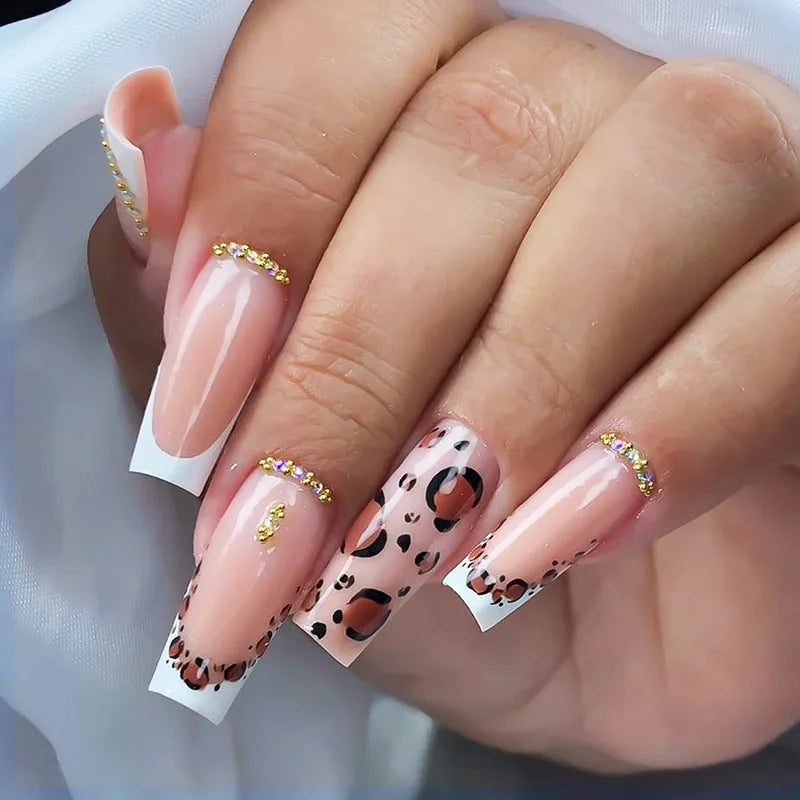 Faux ongles press-on design fantaisie – Effet French, motifs 3D, plusieurs styles