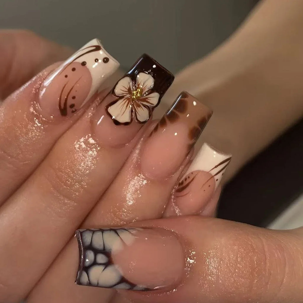 Faux ongles press-on rose effet French – Motif fleurs, plusieurs coloris