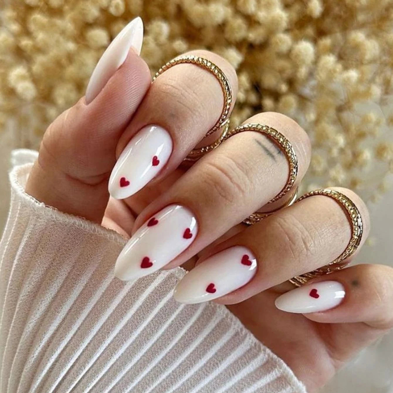 Faux ongles press-on amande décor cœur – Blanc & coloris variés – 24 pièces