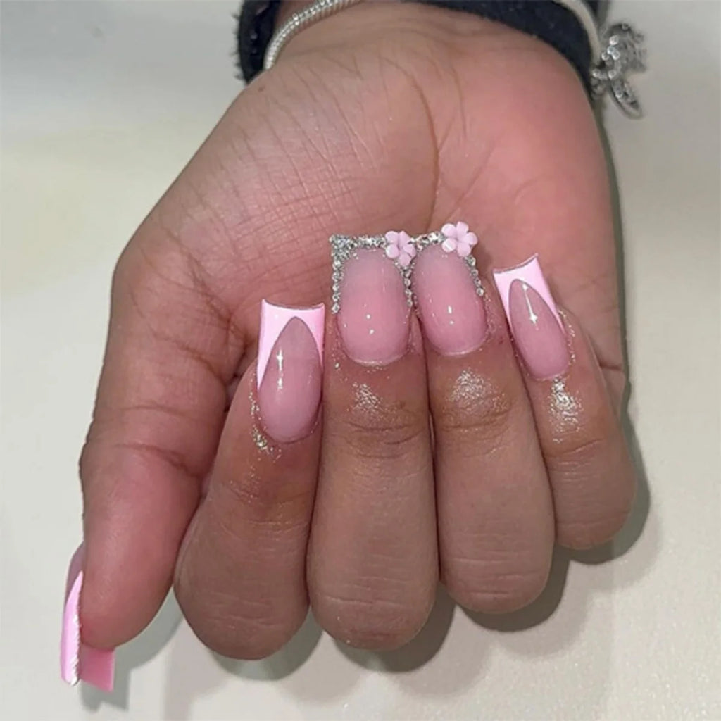 Faux ongles press-on rose effet French – Motif fleurs, plusieurs coloris