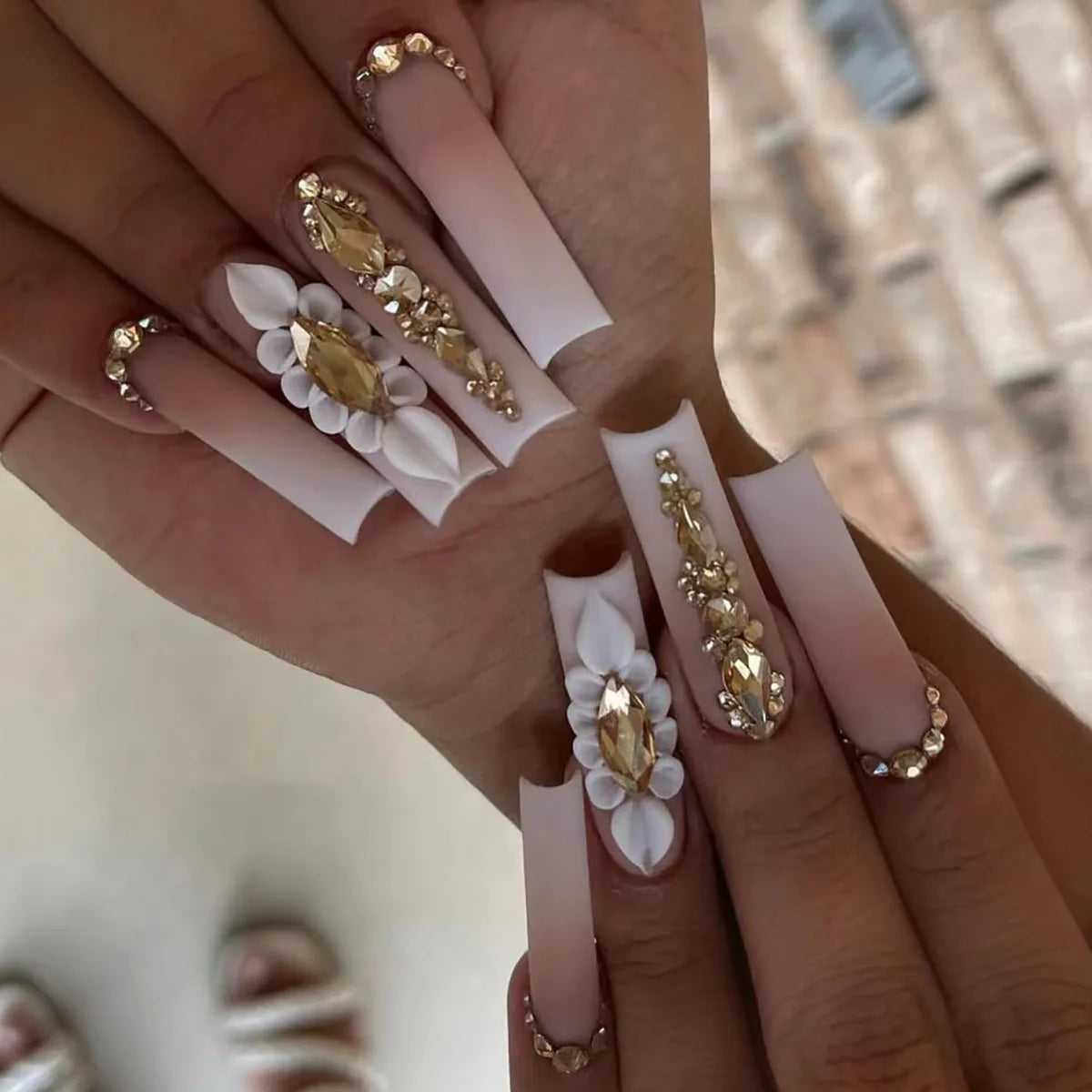 Faux ongles press-on design fantaisie – Effet French, motifs 3D, plusieurs styles
