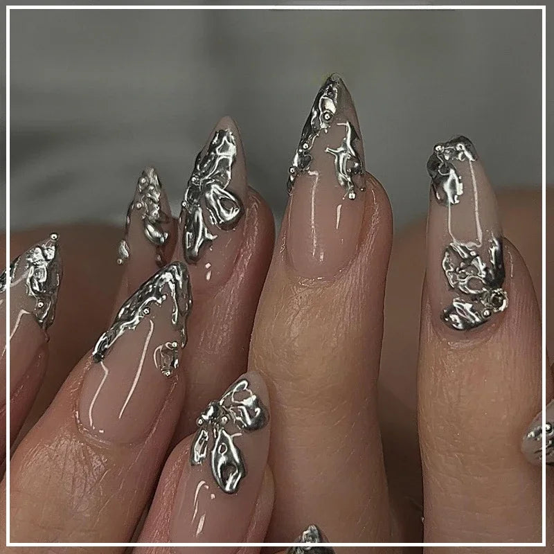 Faux ongles press-on décorés – Strass, nœuds & designs argentés – 24 pièces