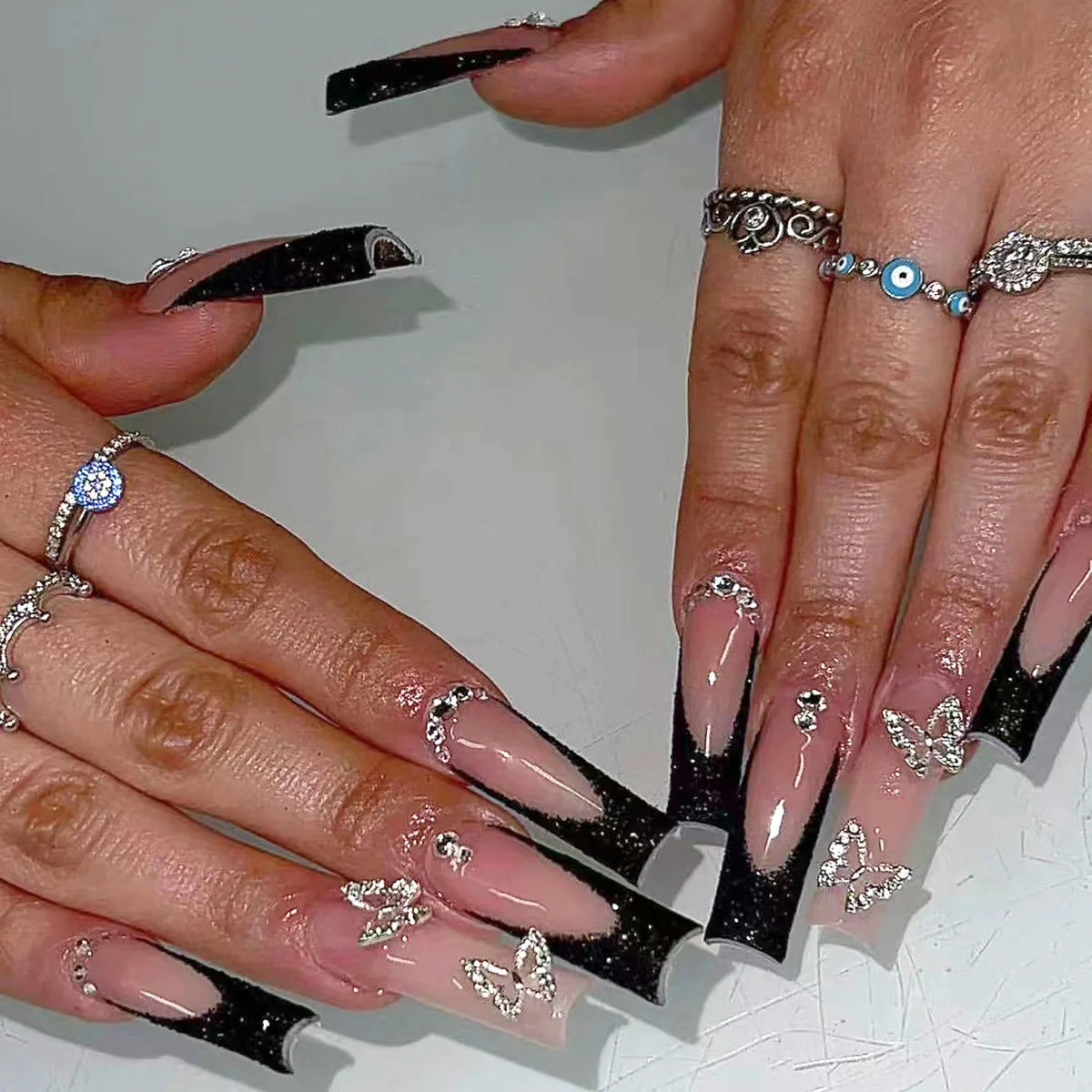 Faux ongles press-on design fantaisie – Effet French, motifs 3D, plusieurs styles