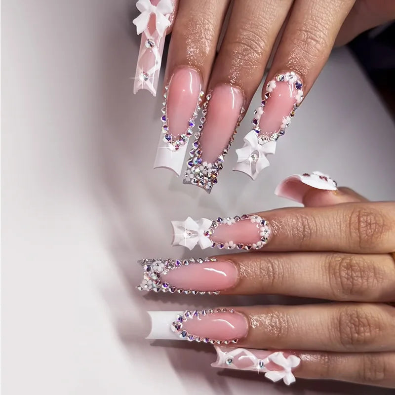 Faux ongles press-on design fantaisie – Effet French, motifs 3D, plusieurs styles