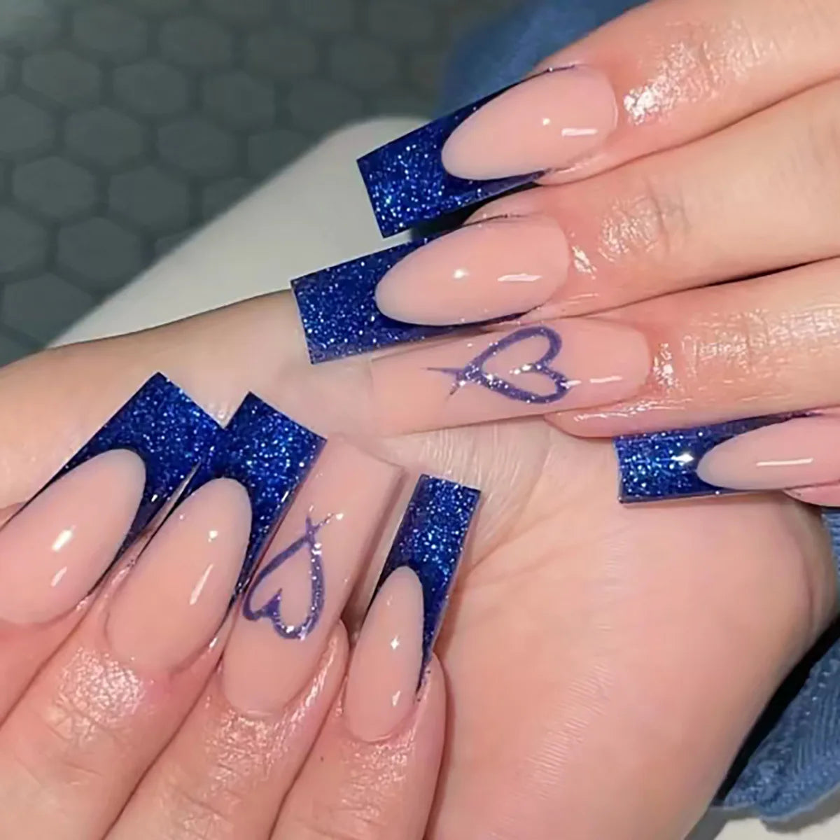 Faux ongles press-on design fantaisie – Effet French, motifs 3D, plusieurs styles