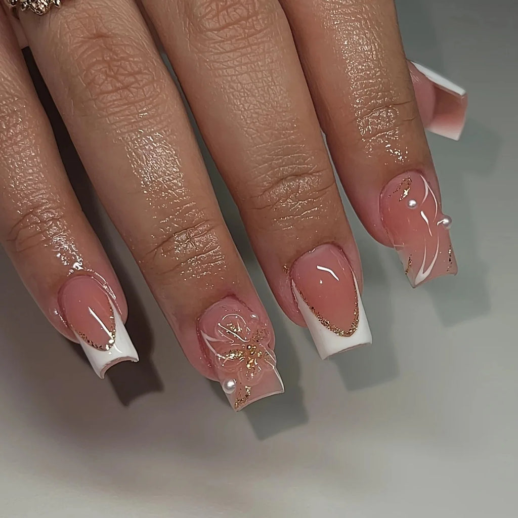 Faux ongles press-on rose effet French – Motif fleurs, plusieurs coloris