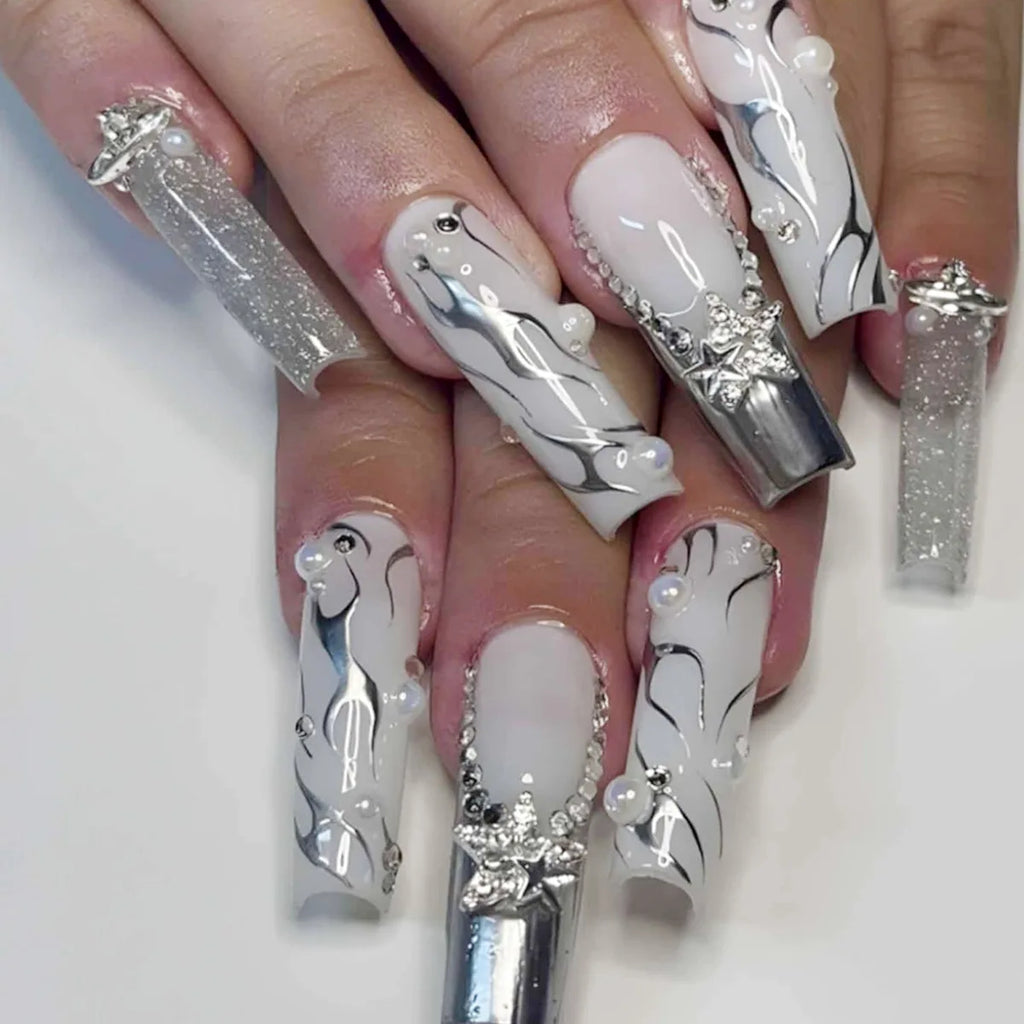 Faux ongles press-on design fantaisie – Effet French, motifs 3D, plusieurs styles